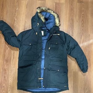A brand new FJALLRÄVEN down jacket with tags but tag fell off never worn